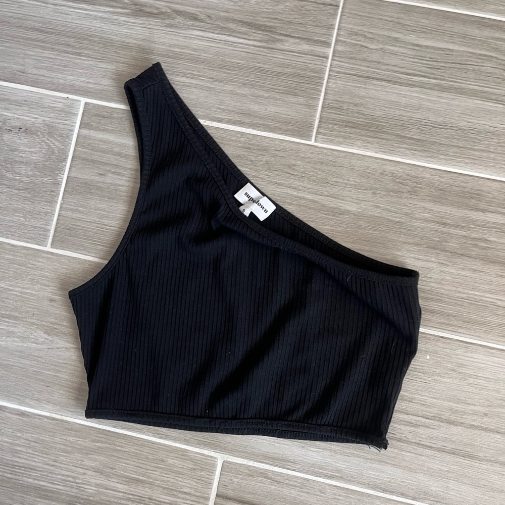 Superdown/ revolve one shoulder crop